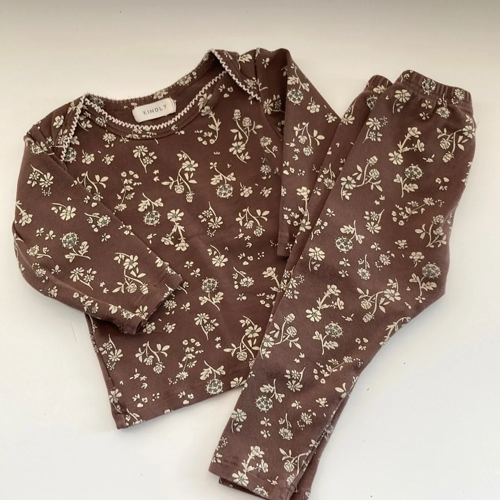 Kindly set in size 12 months - Picture 1 of 6